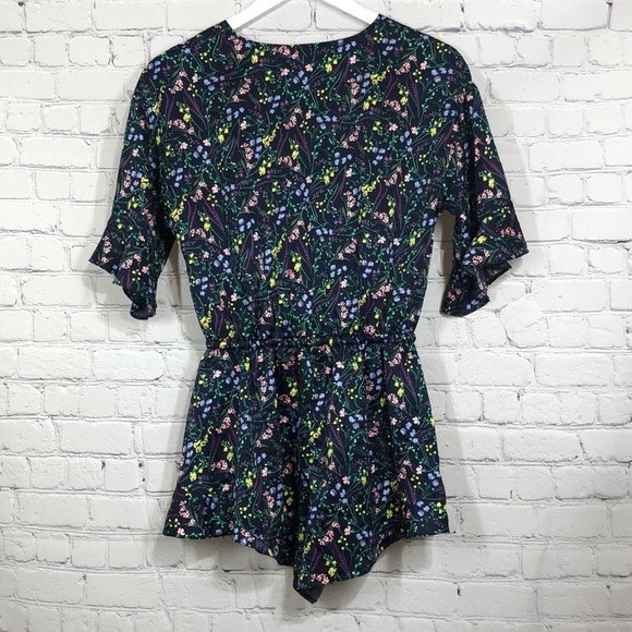 Victoria’s Secret romper floral - Picture 11 of 11